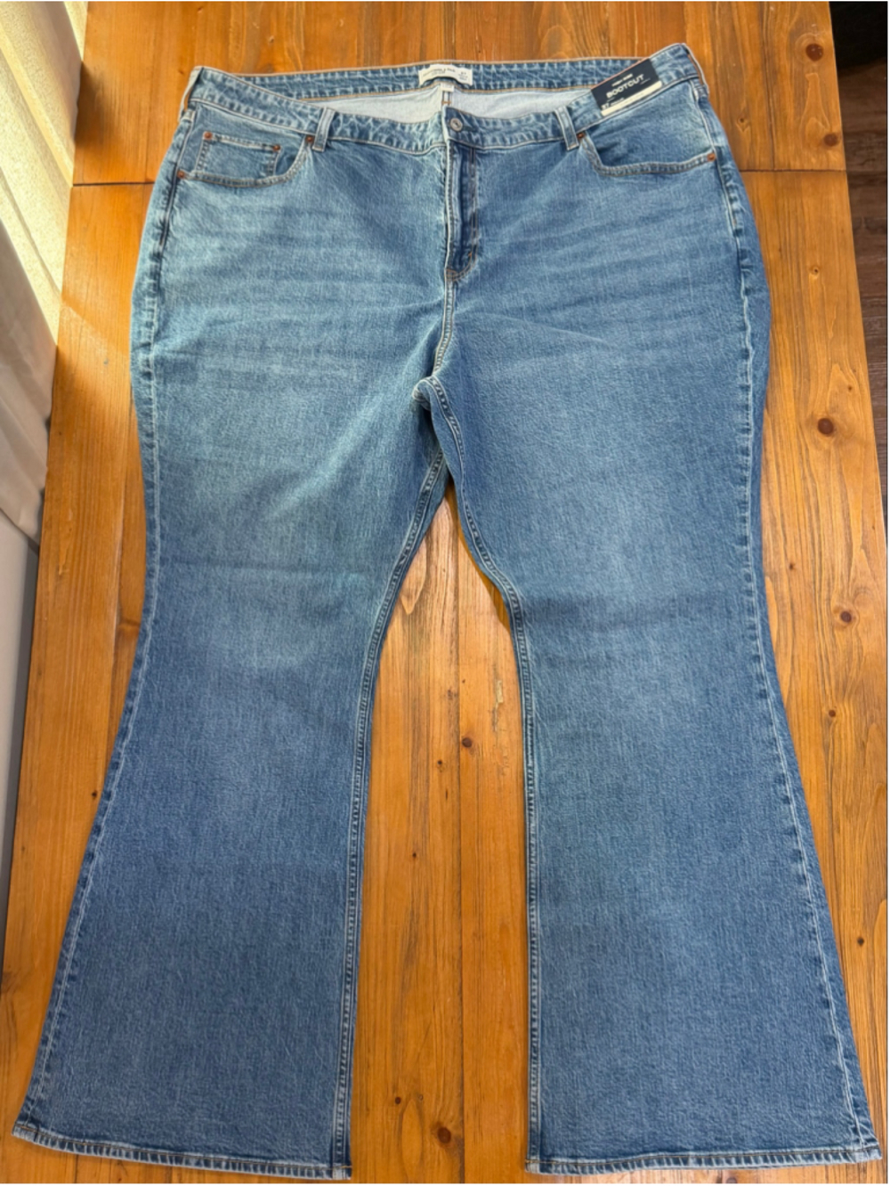 NWT Abercrombie Curve Love Bootcut Jeans 37
